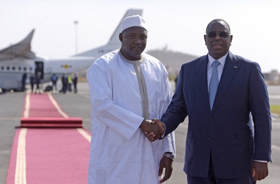 Adama Barrow'u, Senegal Cumhurbaşkanı Macky Sall uğurladı