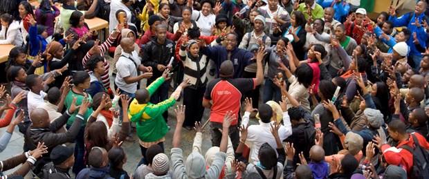 güney-afrika-öğrenci-protesto161015.jpg