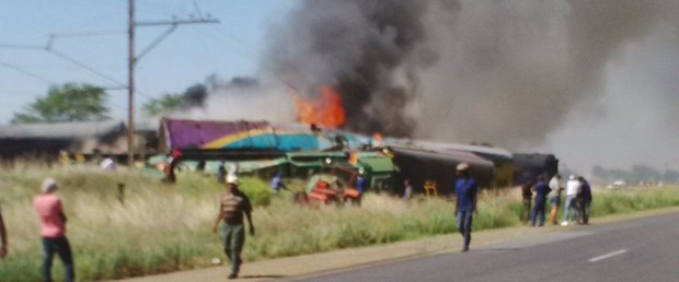 güney afrika tren kaza040118.jpg