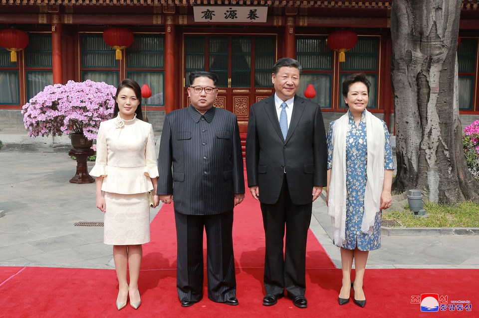 Kuzey Kore lideri Kim Jong-un, geçtiğimiz günlerde eşi ile birlikte Çin'e sürpriz bir ziyaret yapmıştı.