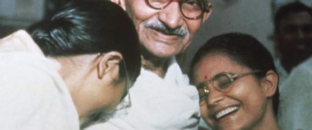 Hindistan Gandi’nin gözlüğünü geri istiyor