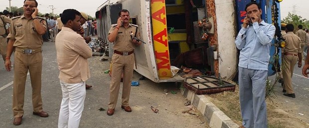hindistan kaza otobüs100619.jpg