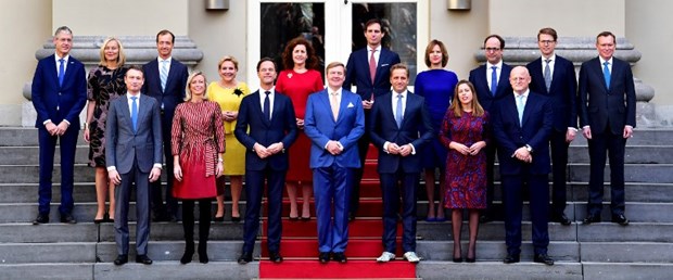 hollanda hükümet rutte kral261017.jpg