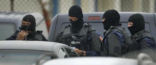 Hollanda'da PKK'ya operasyon