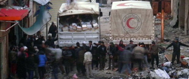 Humus'ta yardım konvoyuna saldırı