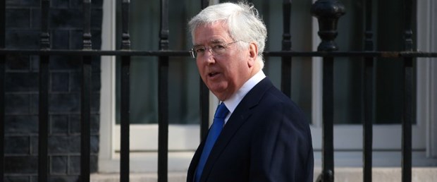 ingiltere savunma bakanı fallon190517.jpg
