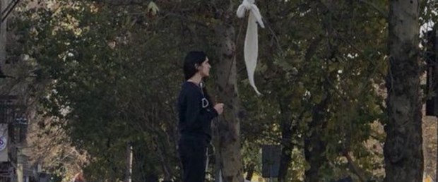 iran başörtüsü protesto310118.jpg