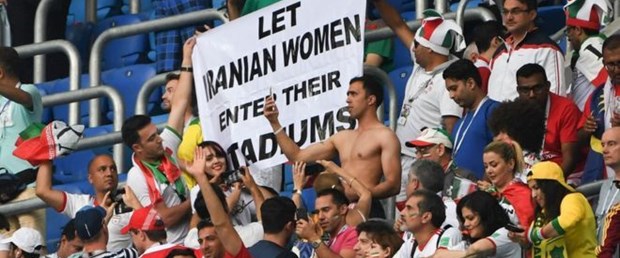 iran futbol taraftar yakma100919.jpg