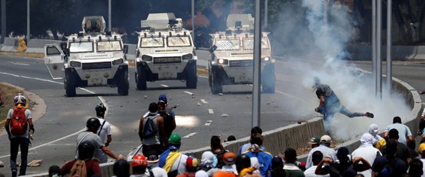 2019-04-30T160500Z_1305217234_RC175E4A6260_RTRMADP_3_VENEZUELA-POLITICS.JPG