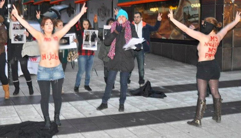 İranlı kadın aktivistlerin eylemine, FEMEN de destek verdi.