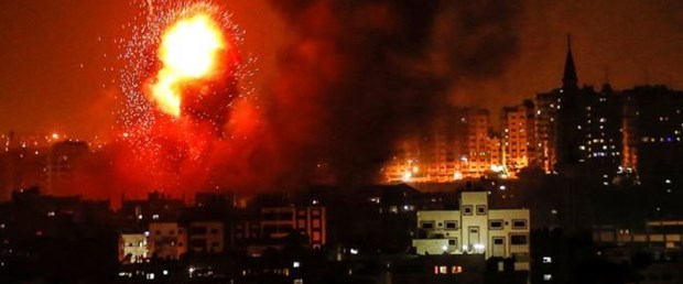 israil gazze hava saldırı090818.jpg