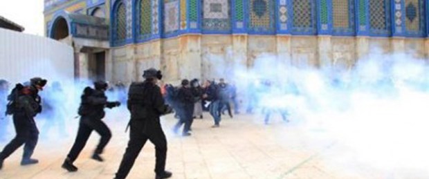 İsrail Mescid-i Aksa'yı bastı