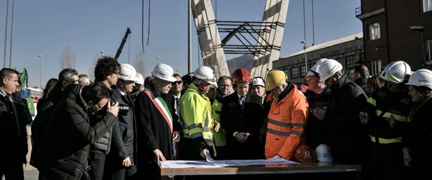 italya morandi köprüsü kaza140819.jpg