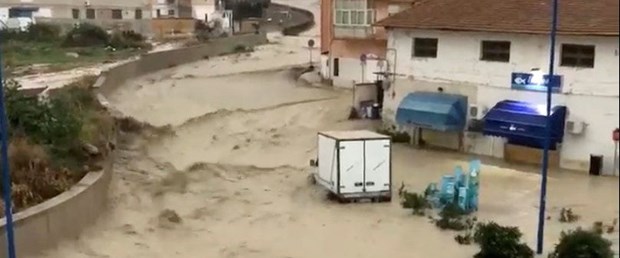 2018-11-04T225246Z_1778781957_RC16C521AEC0_RTRMADP_3_ITALY-WEATHER.JPG