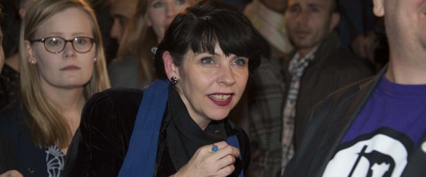 izlanda korsan parti hükümet031216.jpg