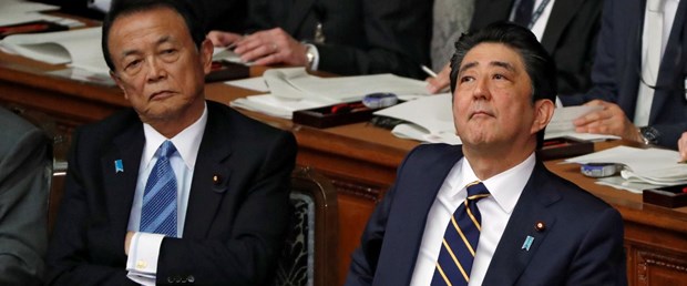 taro aso japonya050219.JPG
