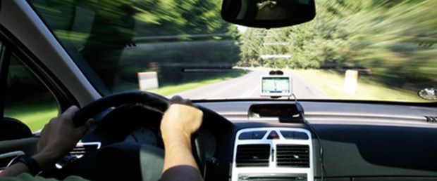 direksiyon-trafik-yol-hız-260915.jpg