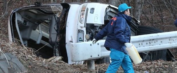 japonya nagano trafik otobüs kaza150116.jpg