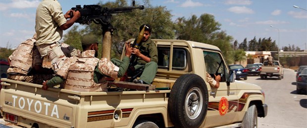 Kaddafi'nin kalesine kuşatma