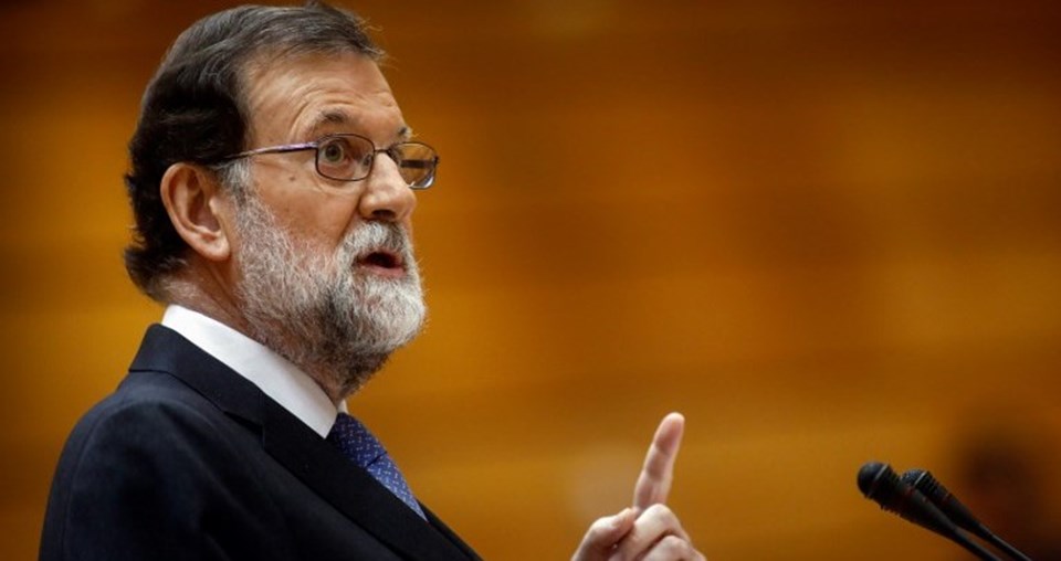 İspanya Başbakanı Mariano Rajoy, Katalonya'nın tek taraflı bağımsızlık kararı sonra halkı sakin olmaya çağırdı. Rajoy, "Katalonya'da hukukun üstünlüğü sağlanacak" dedi.