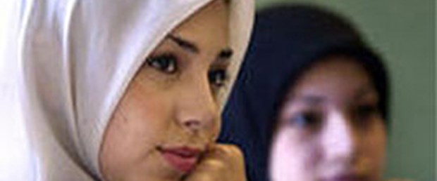 Kırgızistan'da türban yasağı iptal