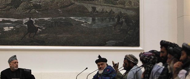 Köylülerden Karzai'ye azar