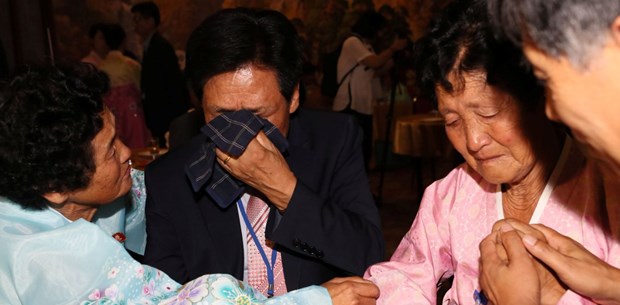 Kuzey ve Güney Kore'nin parçalanmış aileleri buluştu