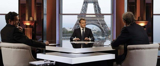 macron2.jpg