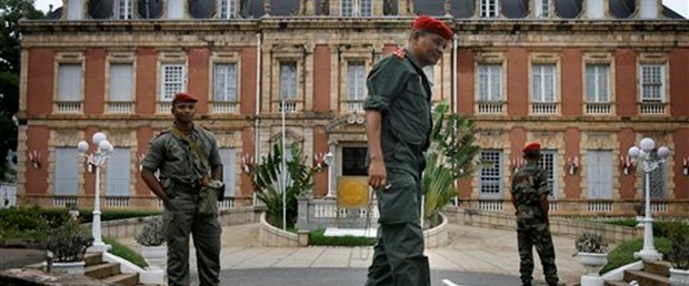 Madagaskar'da ipler orduya geçti
