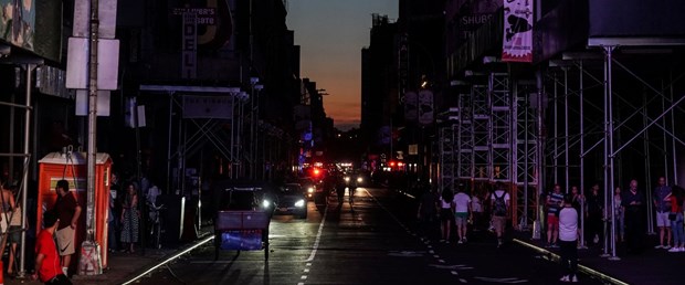 2019-07-14T012449Z_744968248_RC1DF51227A0_RTRMADP_3_NEW-YORK-OUTAGES.JPG