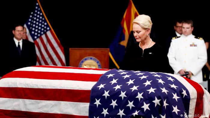 McCain'in cenazesine Trump katılmıyor