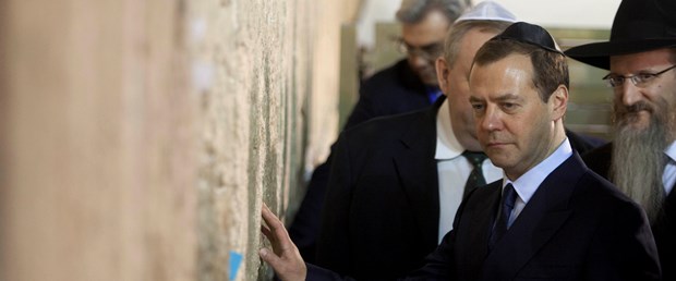 medvedev israil ağlama duvarı101116.JPG