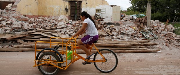 2017-09-10T233943Z_351382082_RC12720621E0_RTRMADP_3_QUAKE-MEXICO.JPG