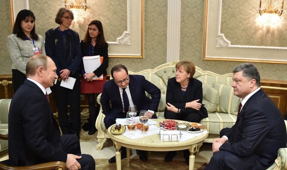 Ateşkes yürürlüğe girdikten sonra Merkel ve Poroşenko, Putin'i iki kez aradı. Ancak görüşmelerden bir sonuç çıkmadı.