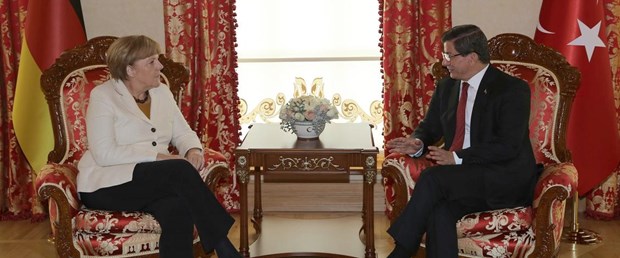 merkel-davutoglu.jpg