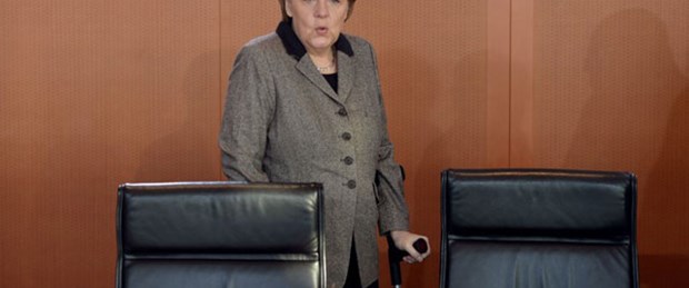 Merkel'den küfüre sert tepki