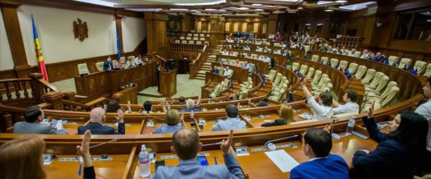 moldova parlamento.jpg