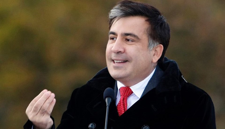 Gürcistan Cumhurbaşkanı Mihail Saakaşvili, bir dönem övdüğü İvanişvili'yi Putin'in "piyonu" olmakla suçluyor.