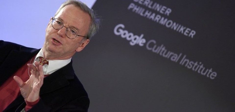 Murdoch'ın eski eşi Wendi Deng'in Google kurucusu Eric Schmidt'le de gizli aşk yaşadığı ileri sürülüyor.