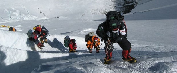 nepal-evereste-tek-basina-tirmanmayi-yasakladi_7689_dhaphoto1.jpg