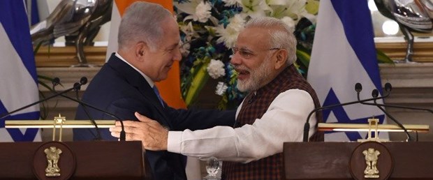 netanyahu modi hindistan150118.jpg