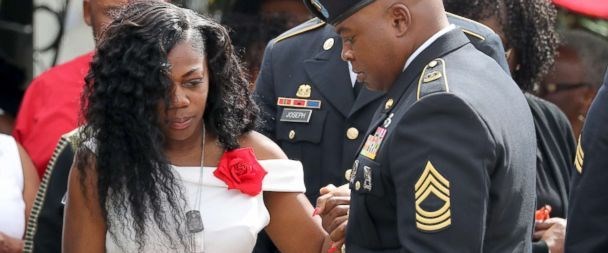 Nijer'de ölen Amerikan askerinin eşi Johnson,...