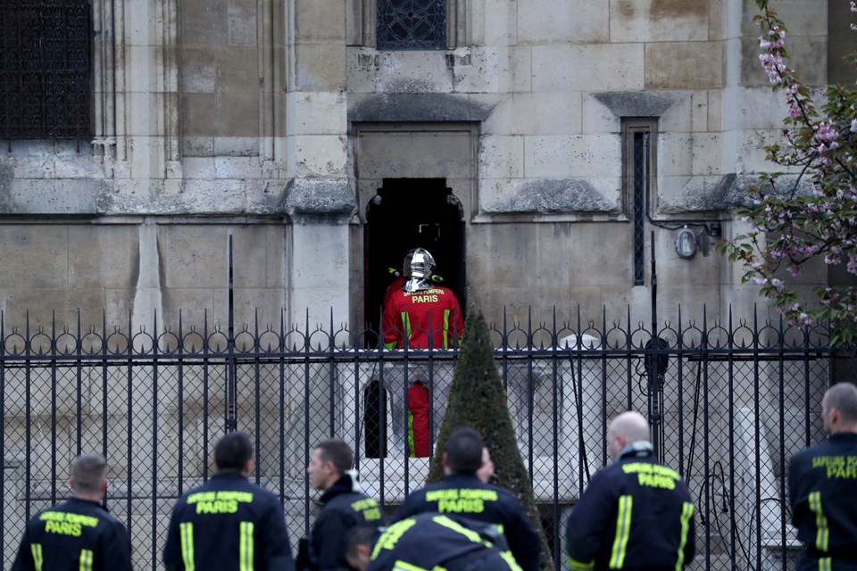 KİLİSELERİN ÇANLARI ÇALDI, DUALAR EDİLDİ