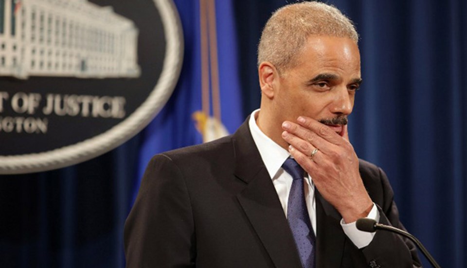 Adalet Bakanı Eric Holder, "telekulak" skandalını savundu.