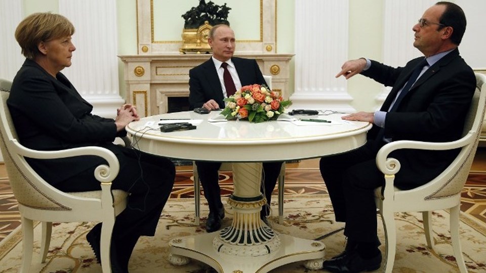 Almanya Başbakanı Merkel, Fransa Cumhurbaşkanı Hollande Ukrayna'daki krize çözüm bulmak için geçtiğimiz hafta Moskova'da Rusya Devlet Başkanı Putin'le görüşmüştü.