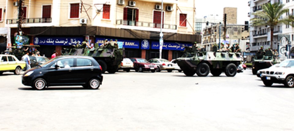 Şehrin ortasında tanklarla geçen askerler, ülke halkı için çok da yabancı değil.