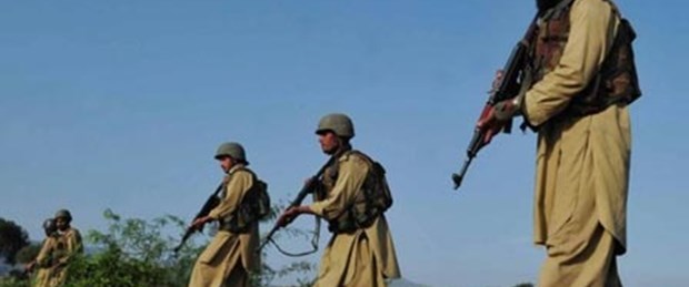 Pakistan sınırını geçen 30 Afgan öldürüldü