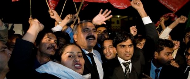 Pakistan yargı krizini aştı