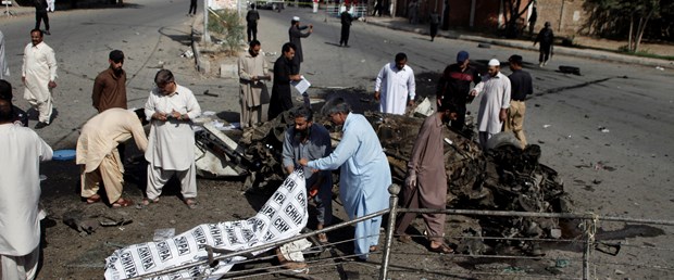 pakistan bombalı saldırı 230617.JPG