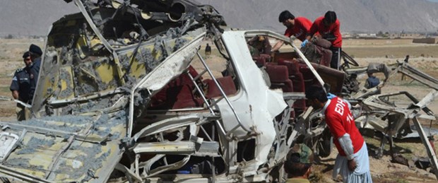 Pakistan'da bombalı saldırı: 17 ölü